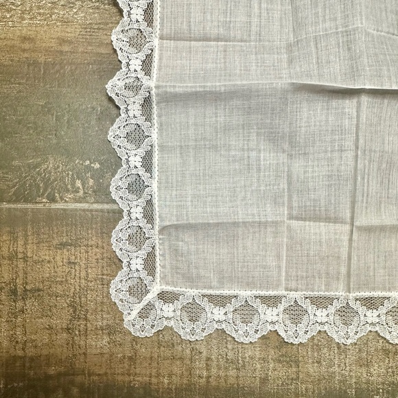 Vintage White Linen & Lace Handkerchief – Bridal / Collectible – 12” - Picture 2 of 4